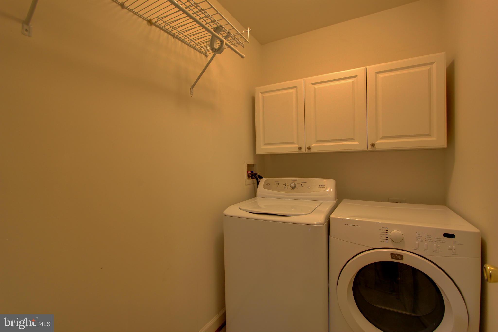 558 Sunset Knoll Road Pasadena, MD 21122 - Photo 29 of 30 a utility room with dryer and washer