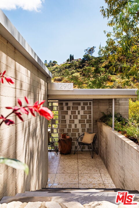 1290 Rancheros Road Pasadena, CA 91103 - Photo 15 of 72