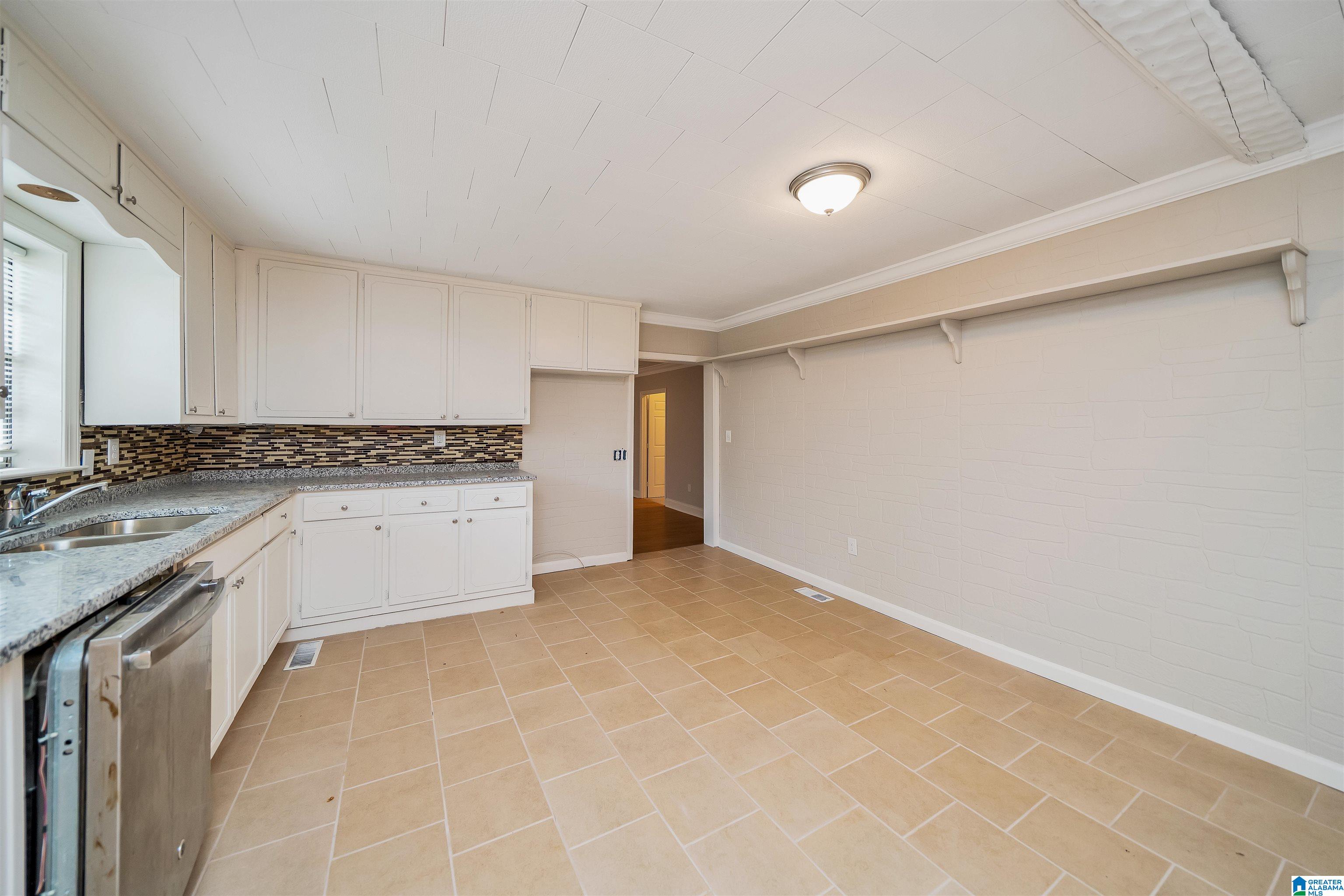 518 Old Birmingham Road Sumiton, AL 35148 - Photo 12 of 17