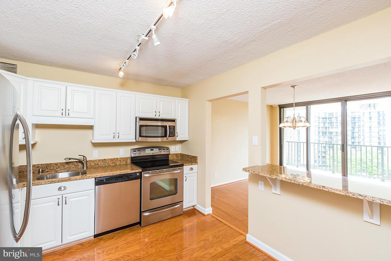 6800 Fleetwood Road, Unit 1020 McLean, VA 22101 - Photo 8 of 14 Kitchen