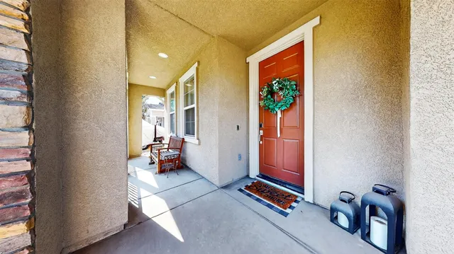 a view of an entryway and livingroom