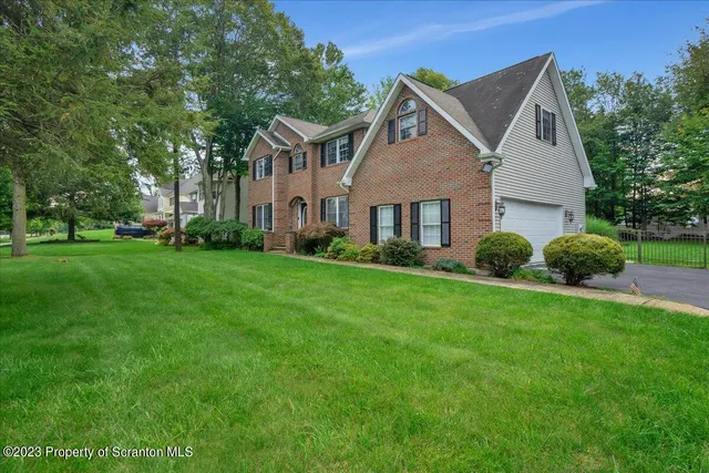 a view of a yard in front of house
