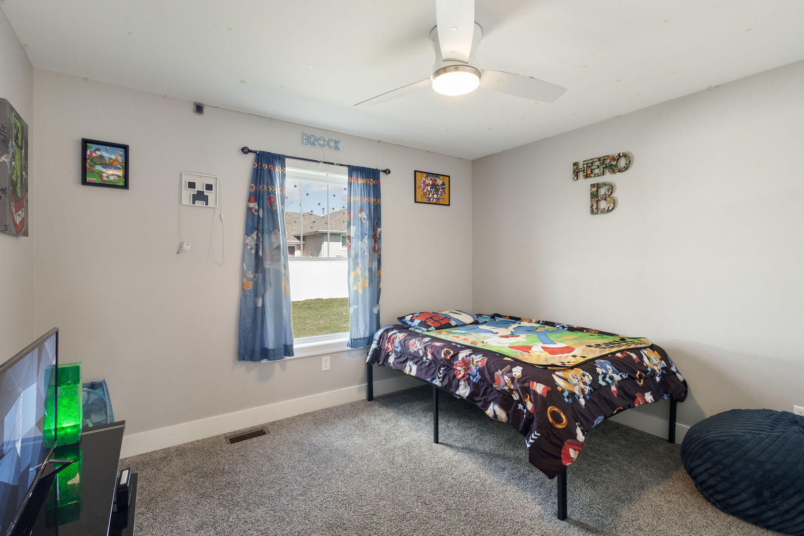 1059 Hummingbird Lane Peotone, IL 60468 - Photo 15 of 30 a bedroom with a bed and a window