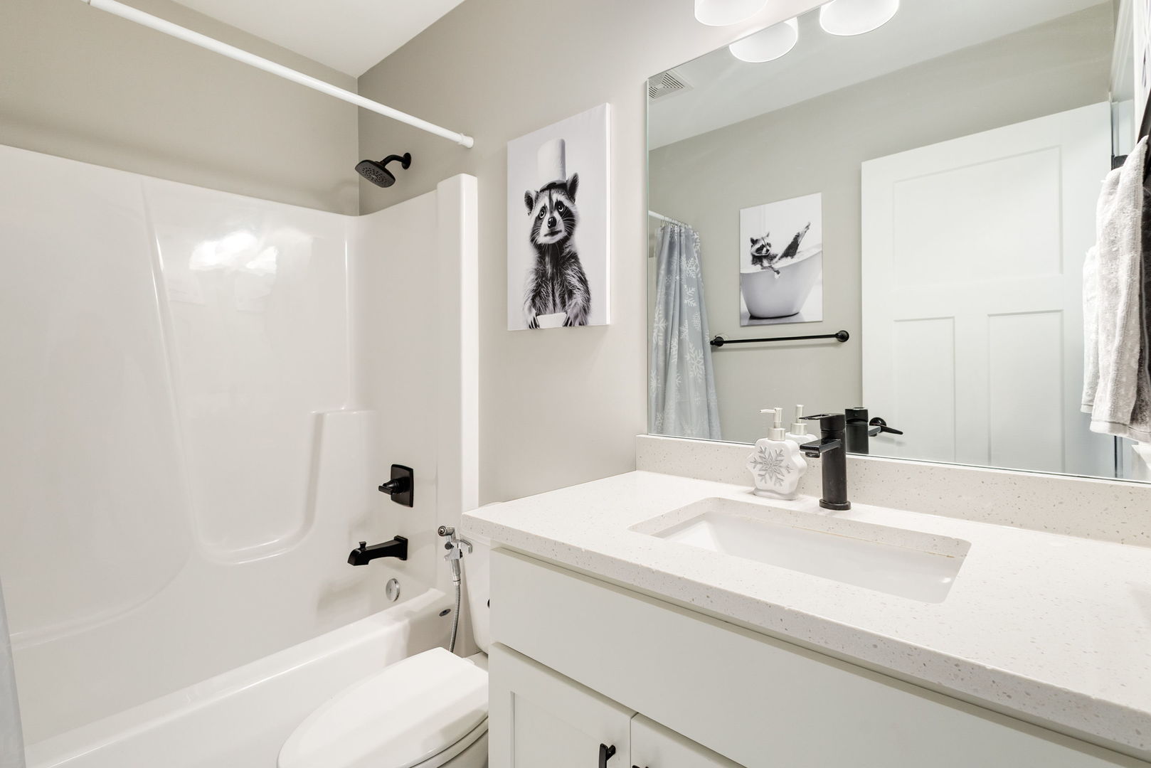 1059 Hummingbird Lane Peotone, IL 60468 - Photo 16 of 30 a bathroom with a sink a toilet and a bathtub