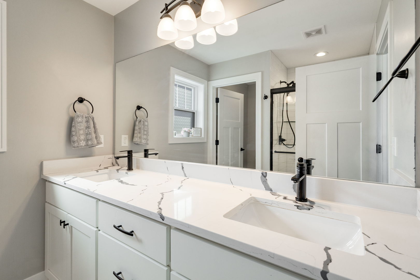 1059 Hummingbird Lane Peotone, IL 60468 - Photo 17 of 30 a bathroom with a sink vanity and a mirror
