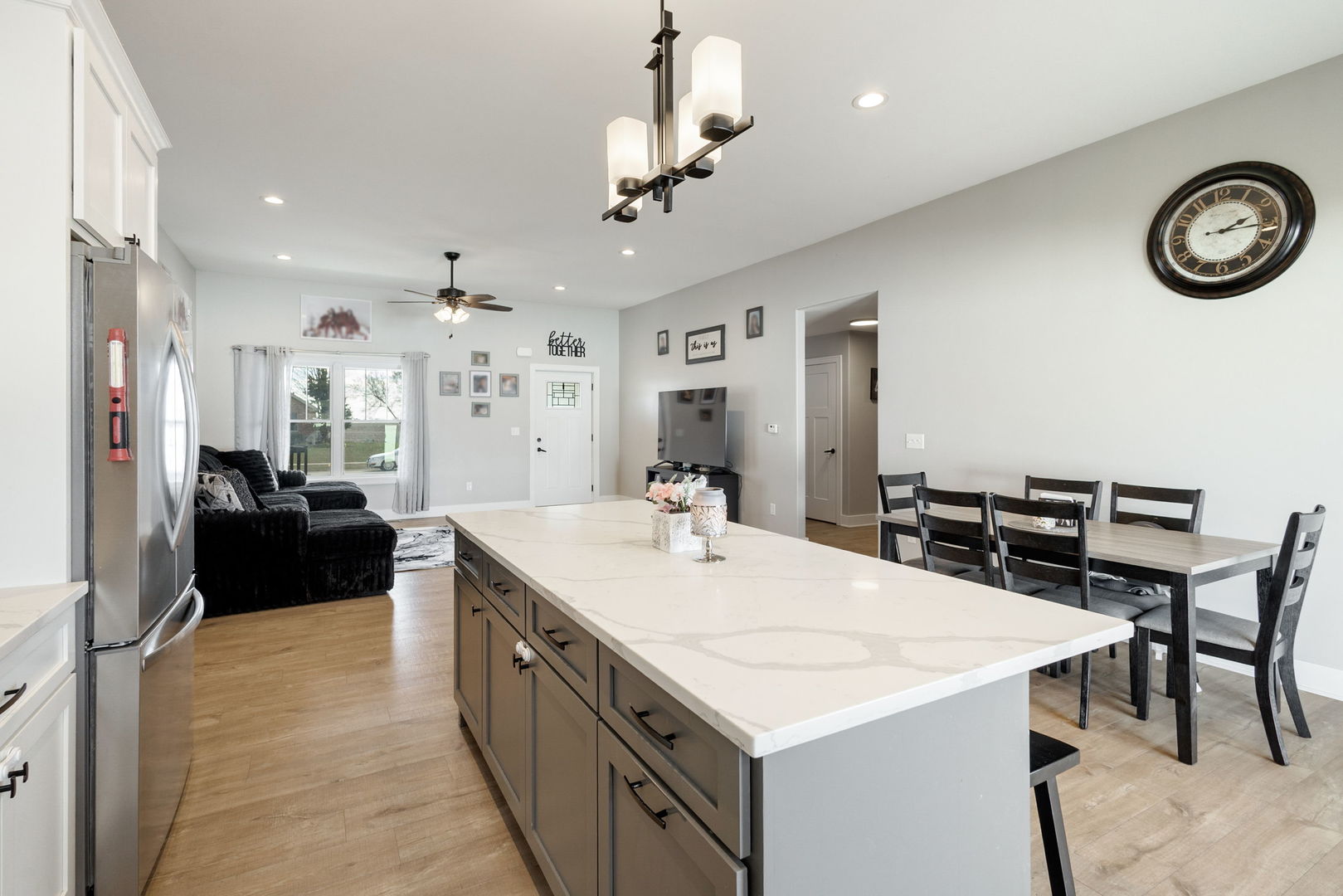 1059 Hummingbird Lane Peotone, IL 60468 - Photo 4 of 30 a large kitchen with a table and chairs