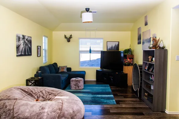 $312,500 | 208 Greatest Gift Way, Jarrell, TX 76537