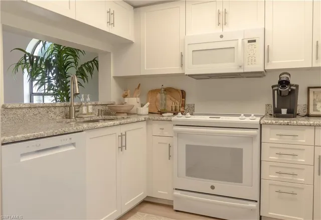 $4,000 | 265 Deerwood Circle, Unit 10, Naples, FL 34113