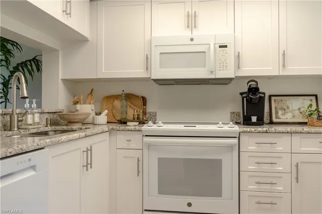 $4,000 | 265 Deerwood Circle, Unit 10, Naples, FL 34113