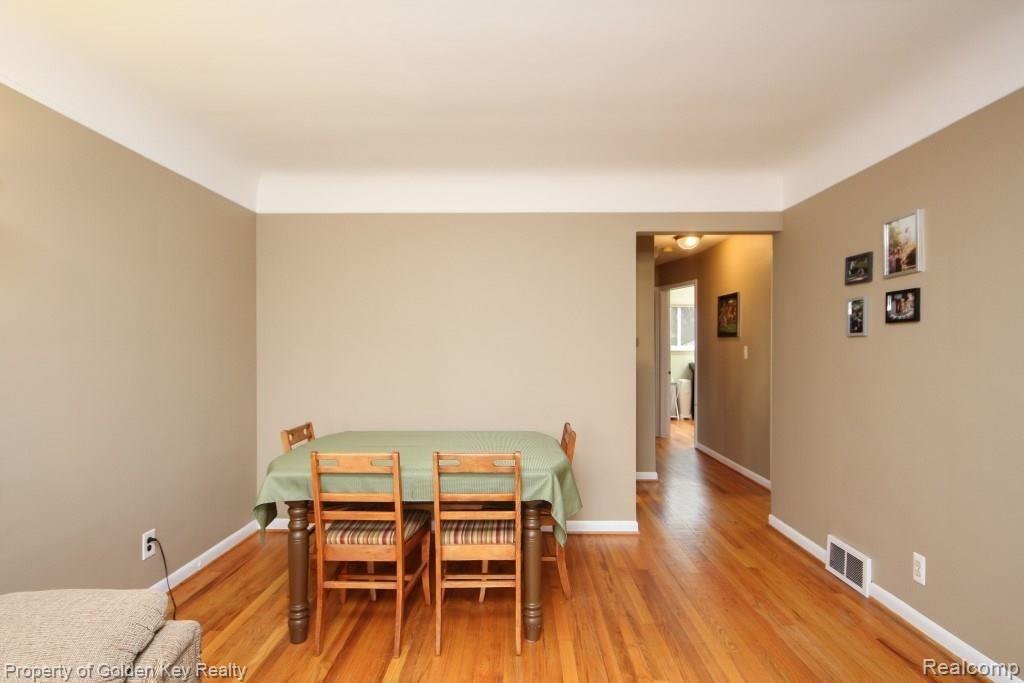 19374 Rensellor Street Livonia, MI 48152 - Photo 7 of 28 IMG_0032 (Custom).jpg