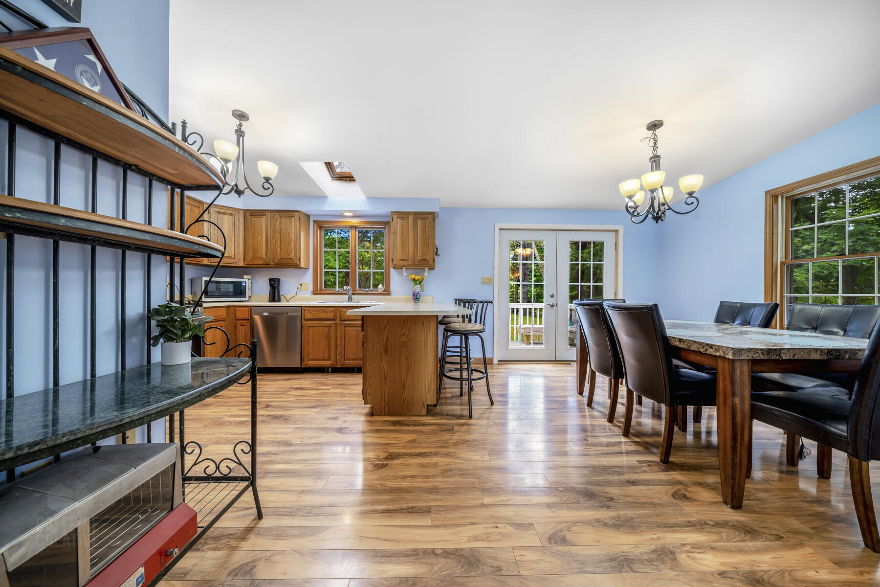17 Raymond Road Topsham, ME 04086 - Photo 9 of 49 raymond-anderson-caffeine-22