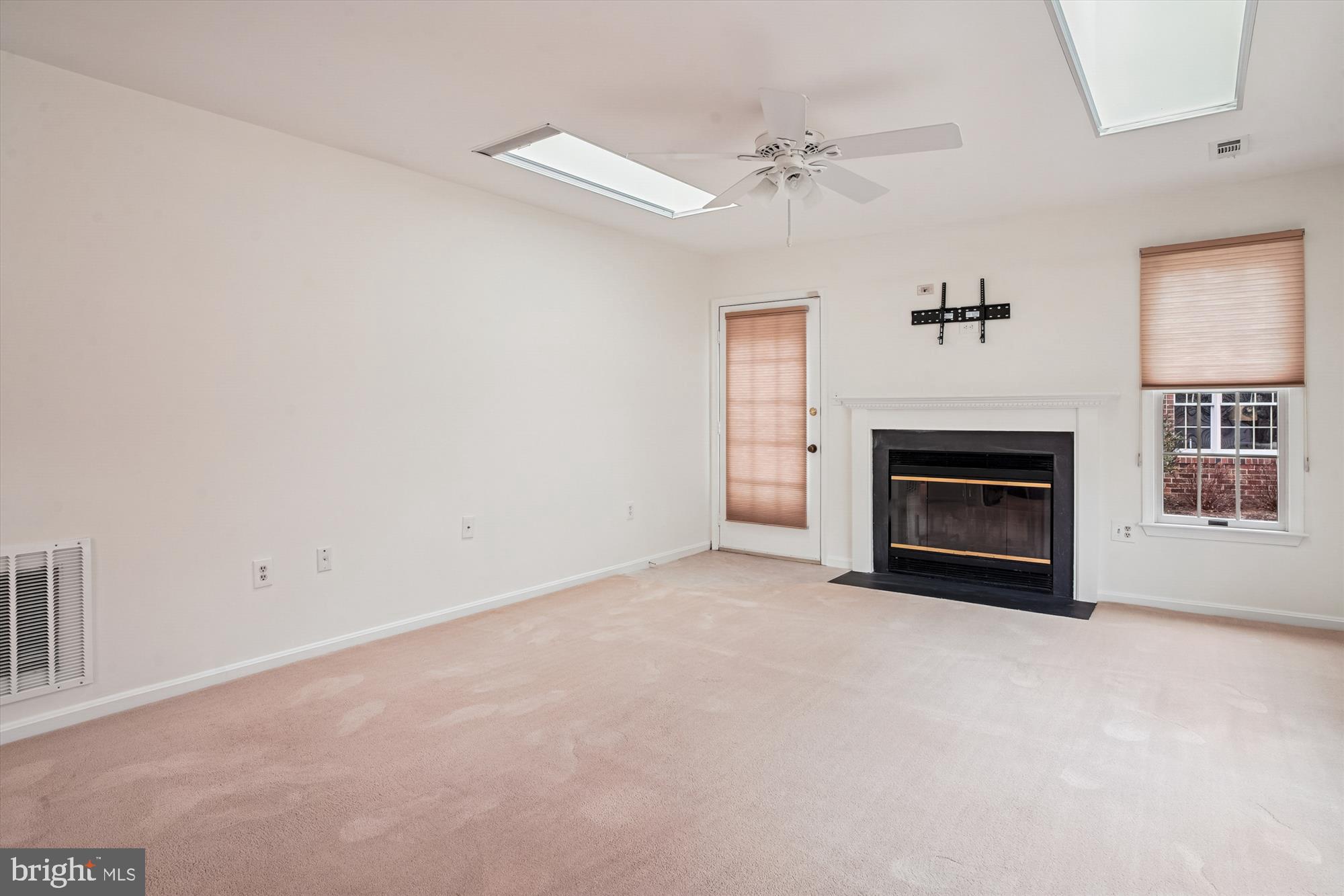 524 Coover Road Annapolis, MD 21401 - Photo 16 of 67 a view of empty room with a fireplace