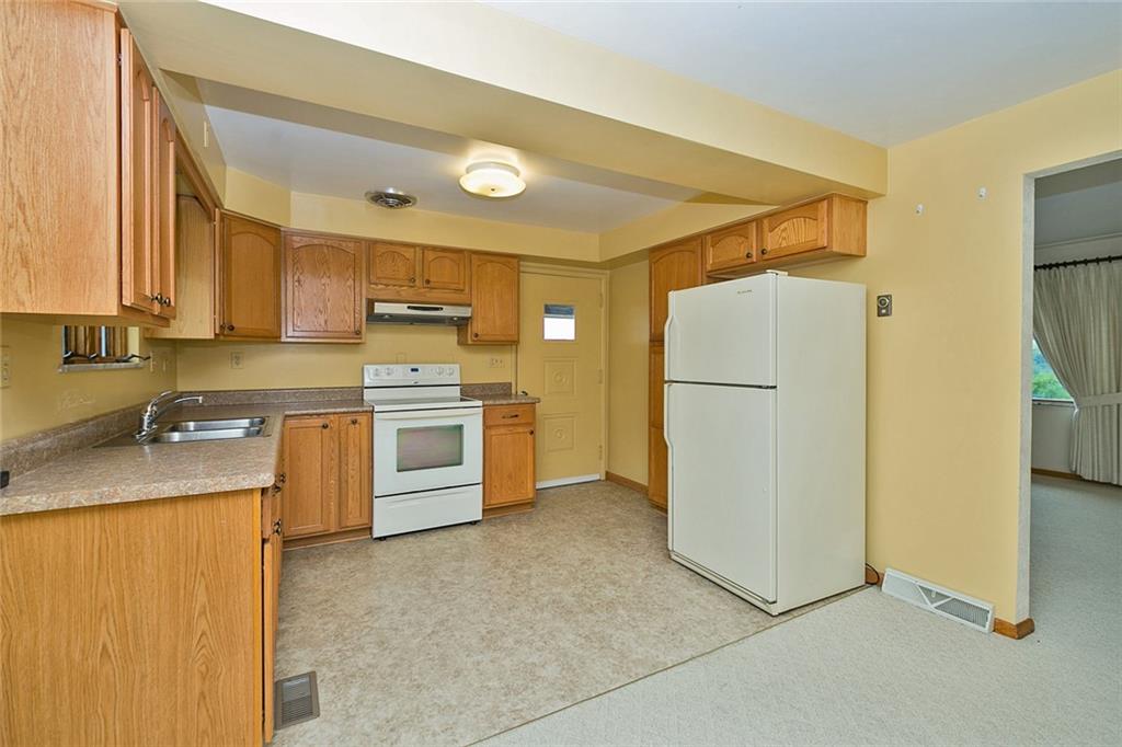 3933 Pittsburgh Road Perryopolis, PA 15473 - Photo 6 of 20
