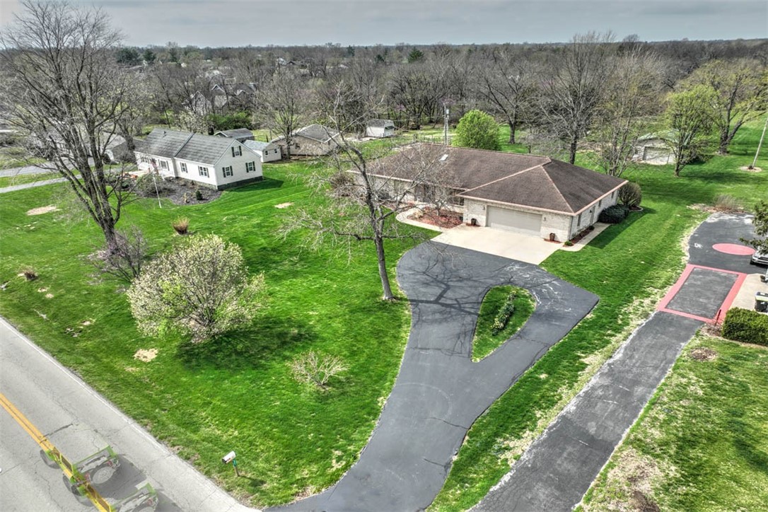 2731 South Taylor Road Decatur, IL 62521 - Photo 2 of 37