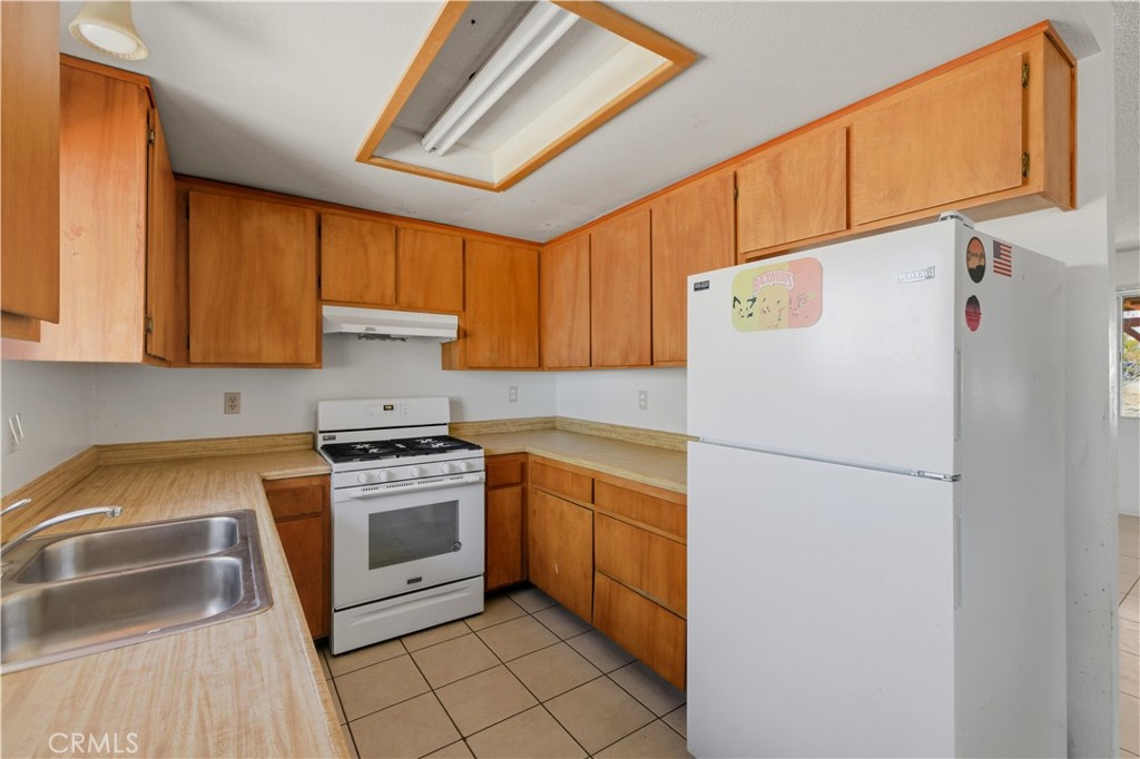 7273 Sunny Vista Road Joshua Tree, CA 92252 - Photo 11 of 37