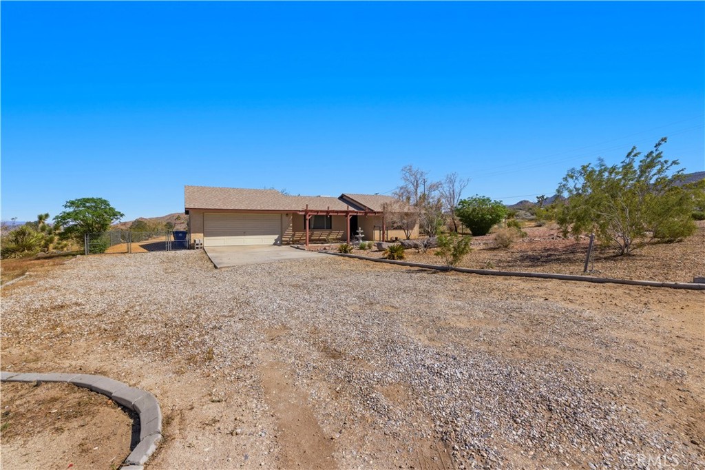 7273 Sunny Vista Road Joshua Tree, CA 92252 - Photo 3 of 37