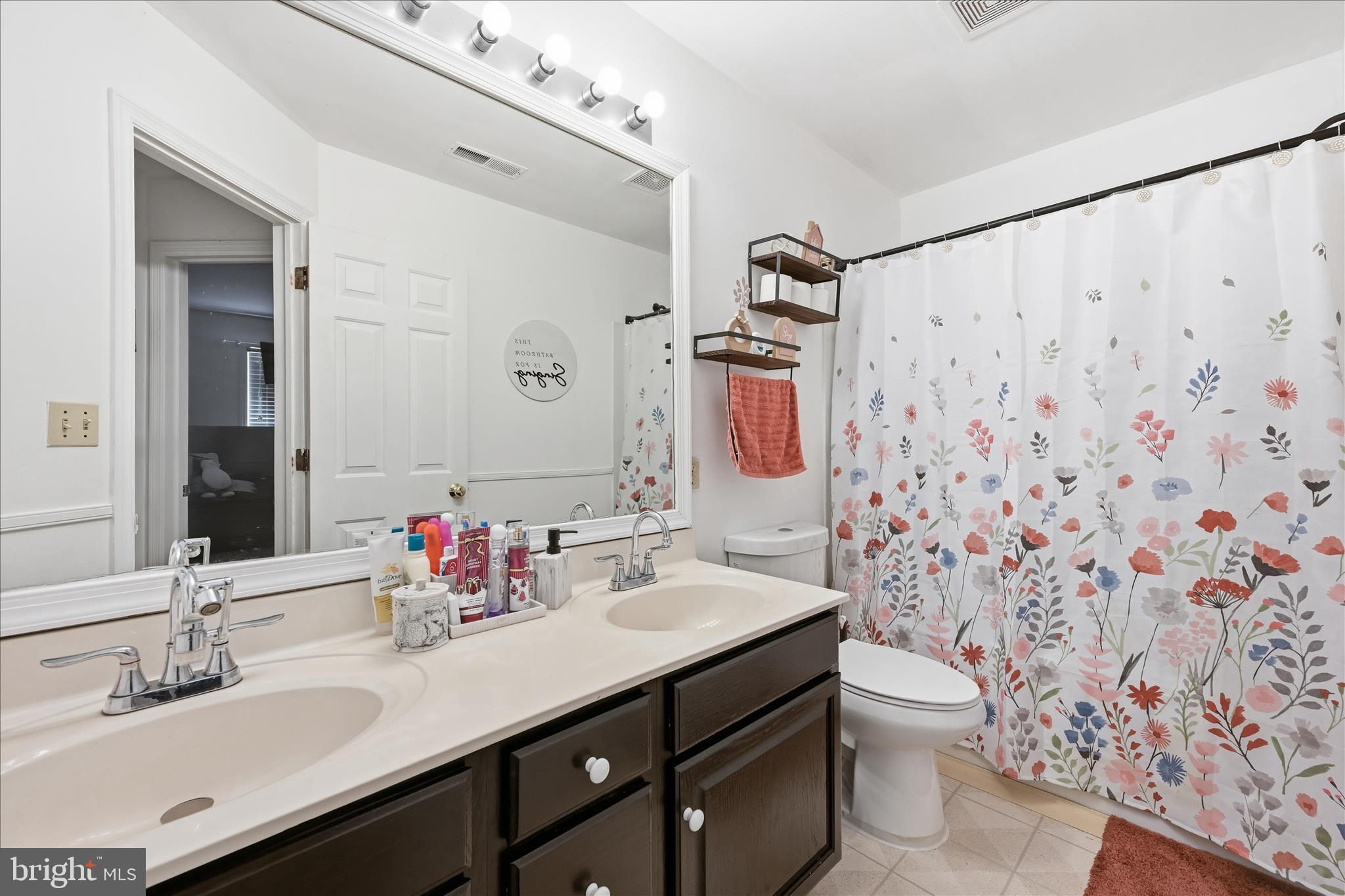 207 Riders Way Lebanon, PA 17042 - Photo 17 of 31 Bathroom