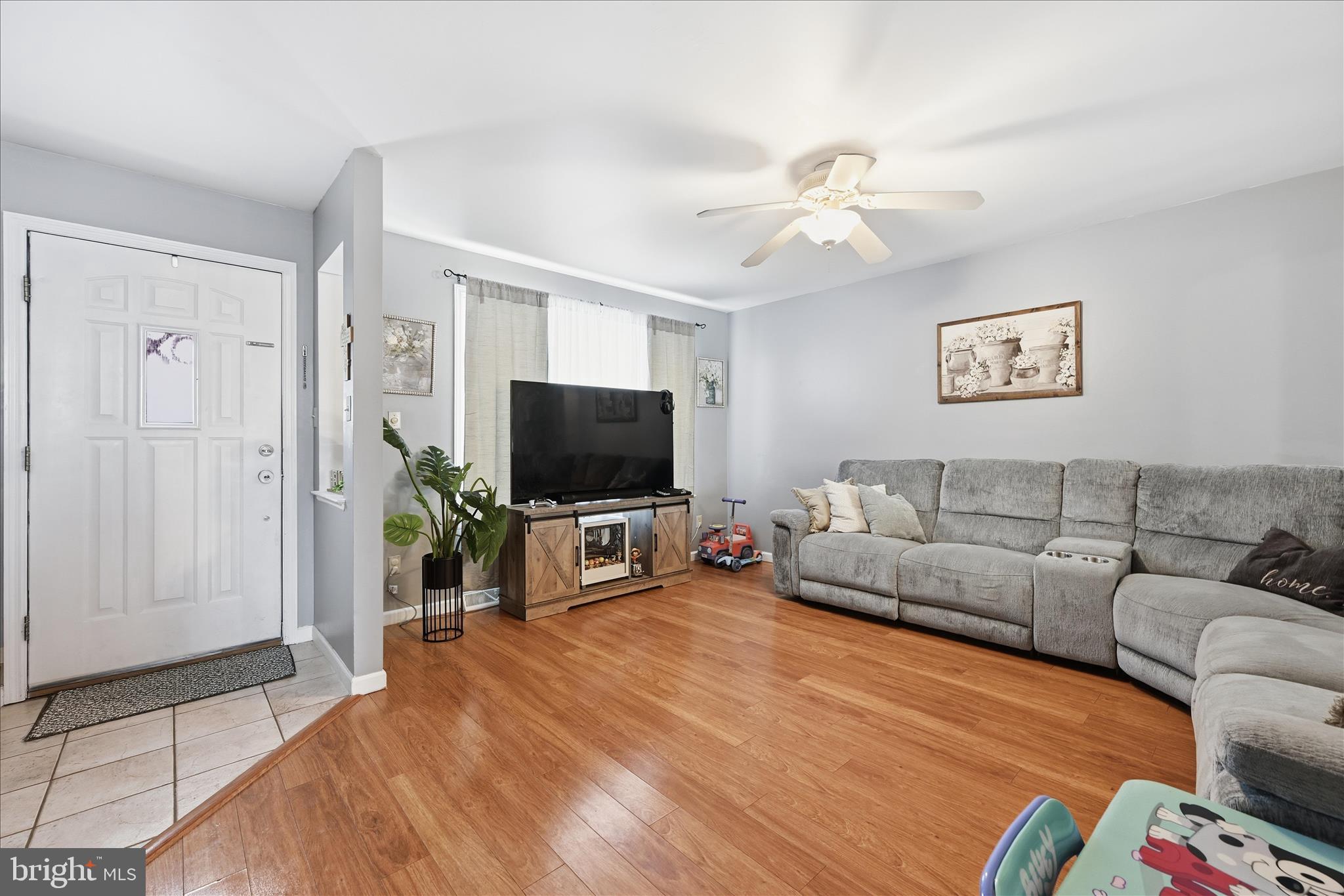 207 Riders Way Lebanon, PA 17042 - Photo 5 of 31 Living room