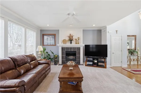 $525,000 | 5929 Lone Elm, Shawnee, KS 66218