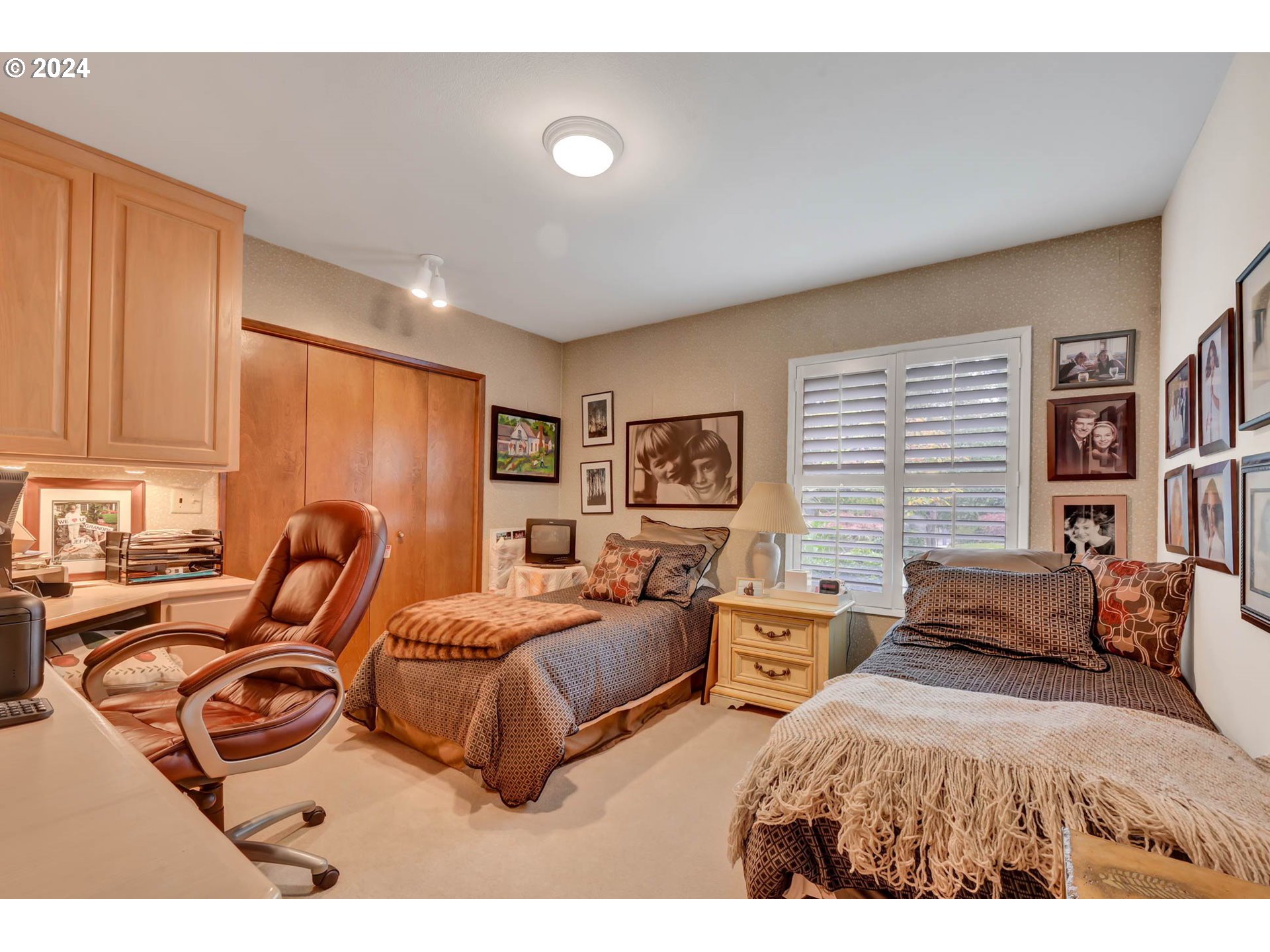 2122 Brookhaven Way Eugene, OR 97401 - Photo 28 of 48 a bedroom with furniture and a window