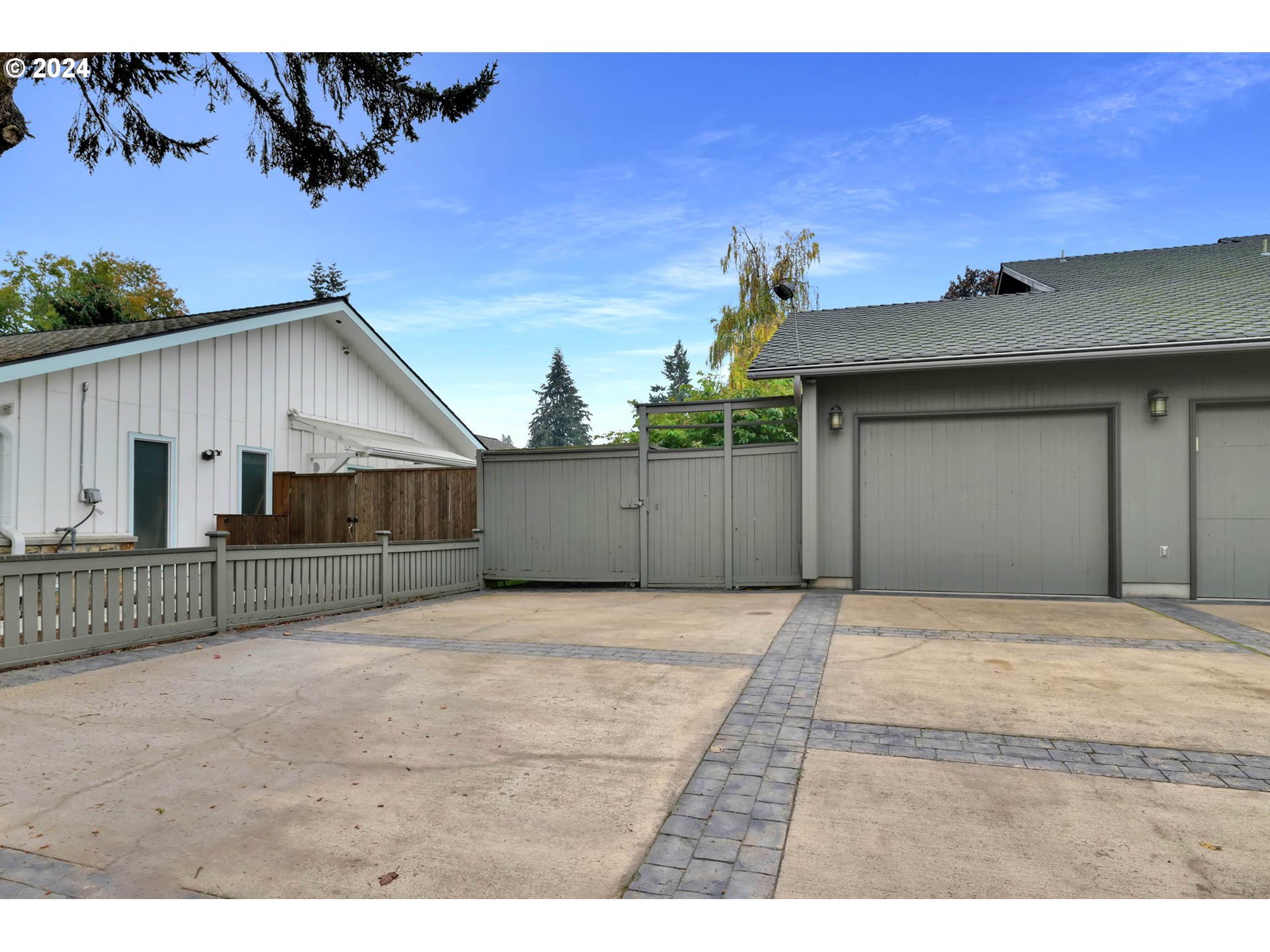 2122 Brookhaven Way Eugene, OR 97401 - Photo 3 of 48 a house view with a outdoor space