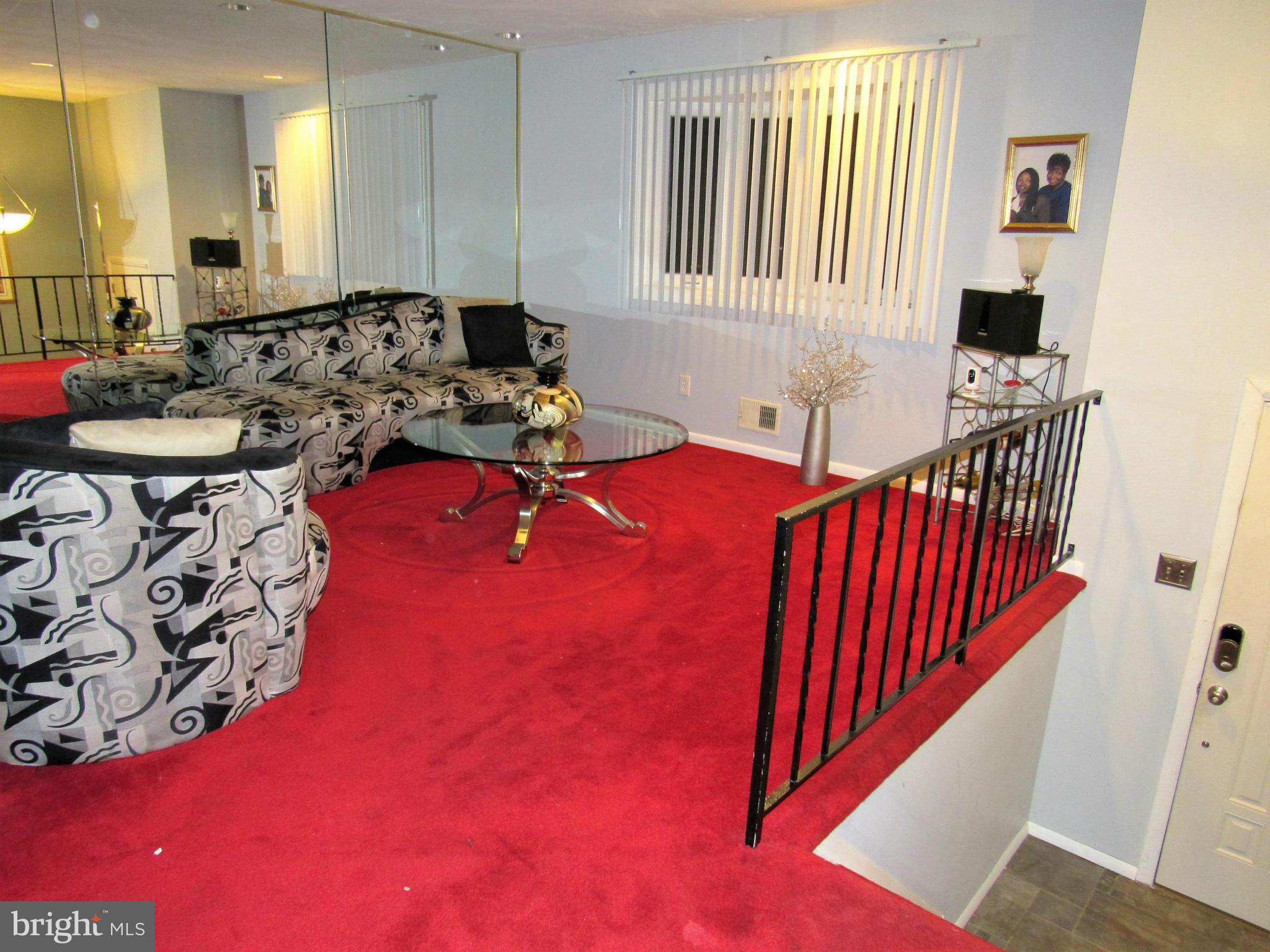 7206 Fairbrook Road Baltimore, MD 21244 - Photo 4 of 18 Living Room
