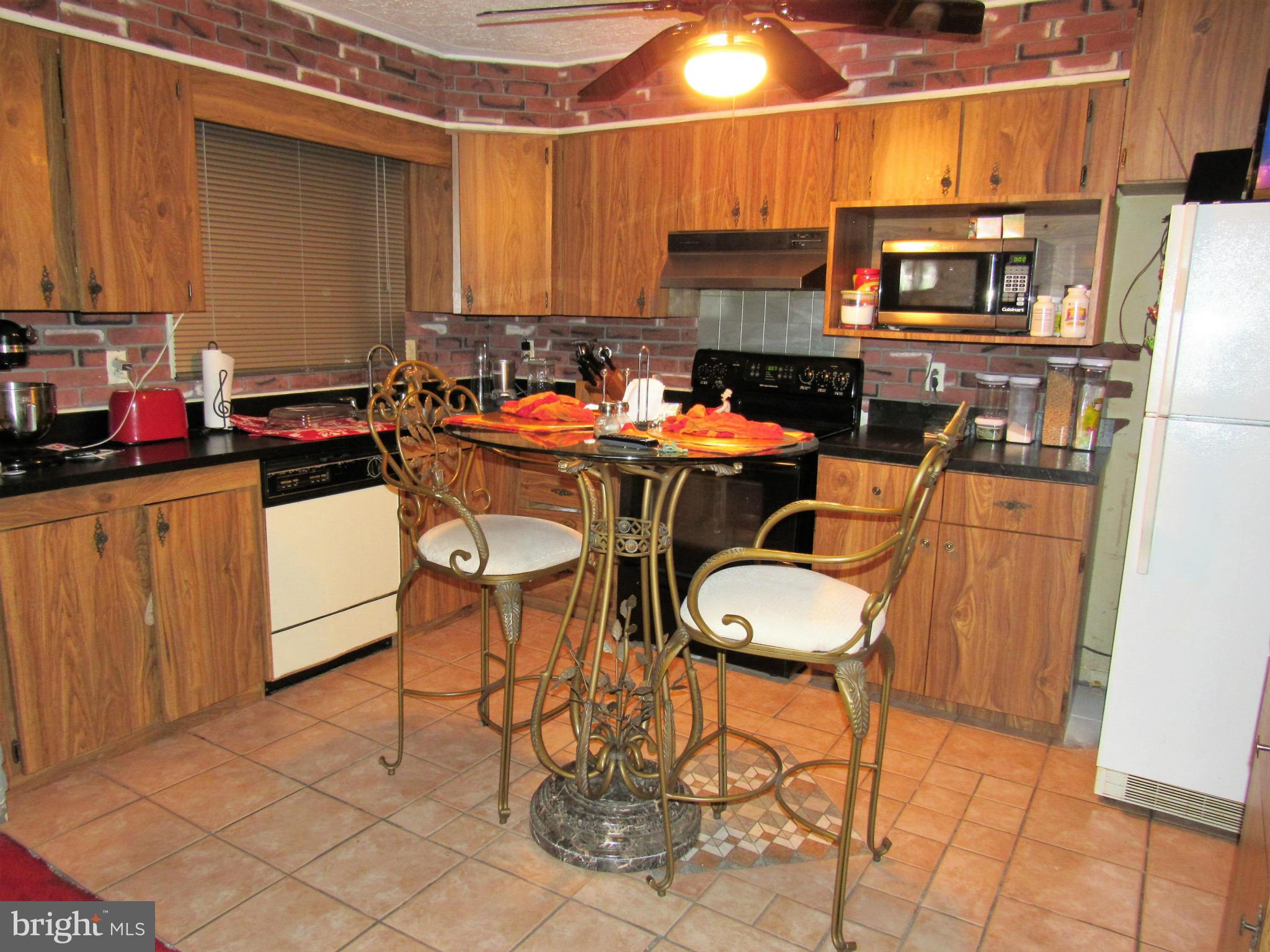 7206 Fairbrook Road Baltimore, MD 21244 - Photo 8 of 18 Kitchen