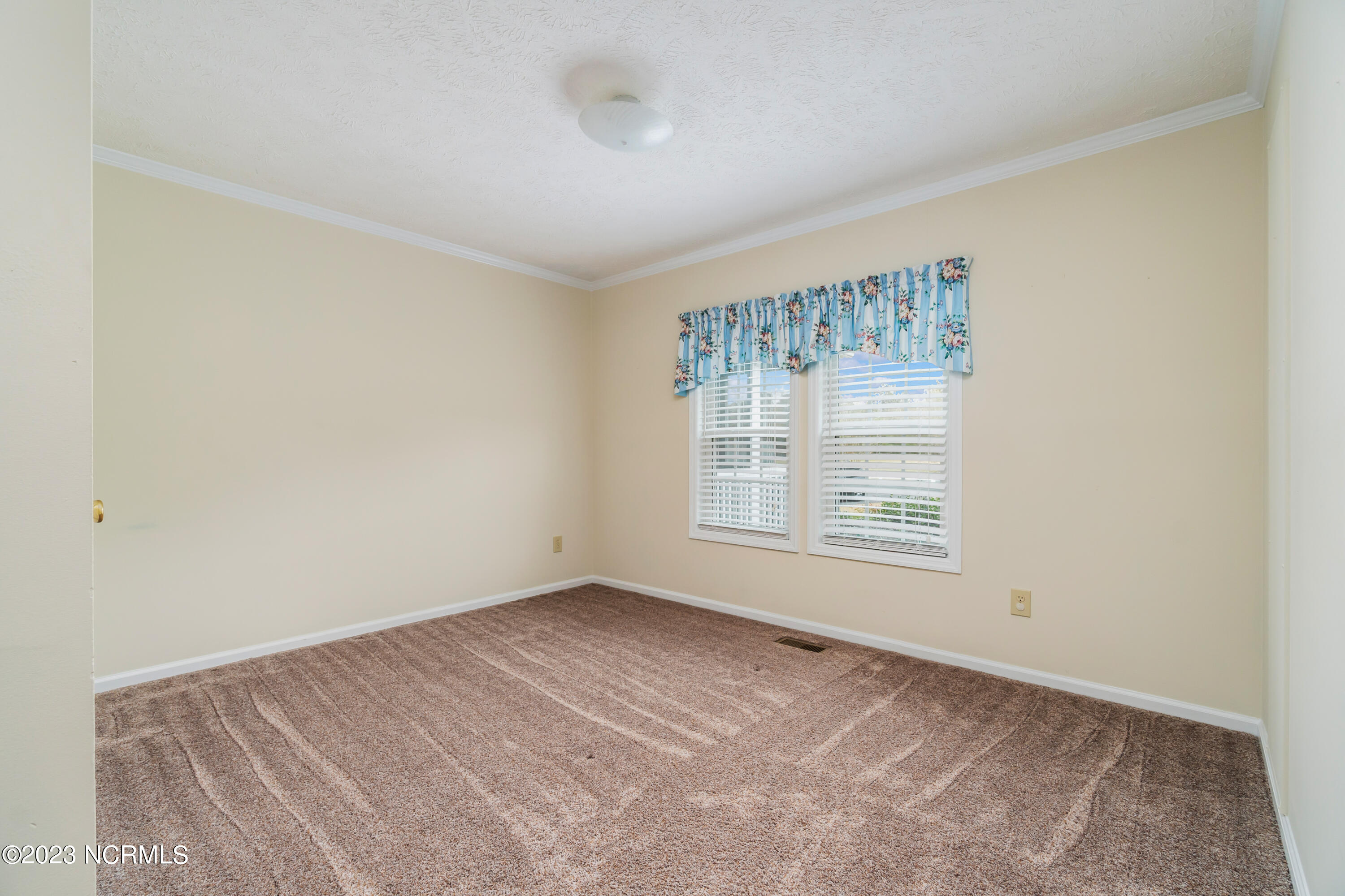 5743 Neuse Road Grantsboro, NC 28529 - Photo 23 of 28 Chill Photo_-55