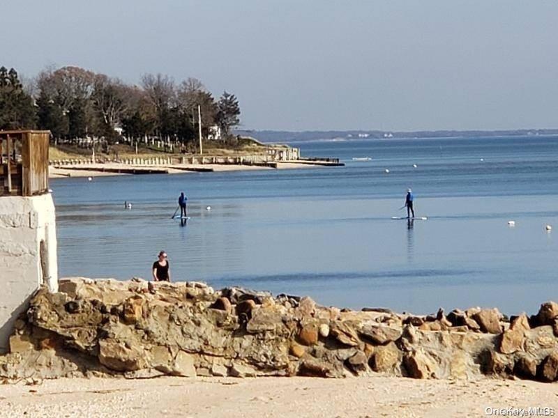 11 Beach Road Riverhead, NY 11947 - Photo 31 of 34