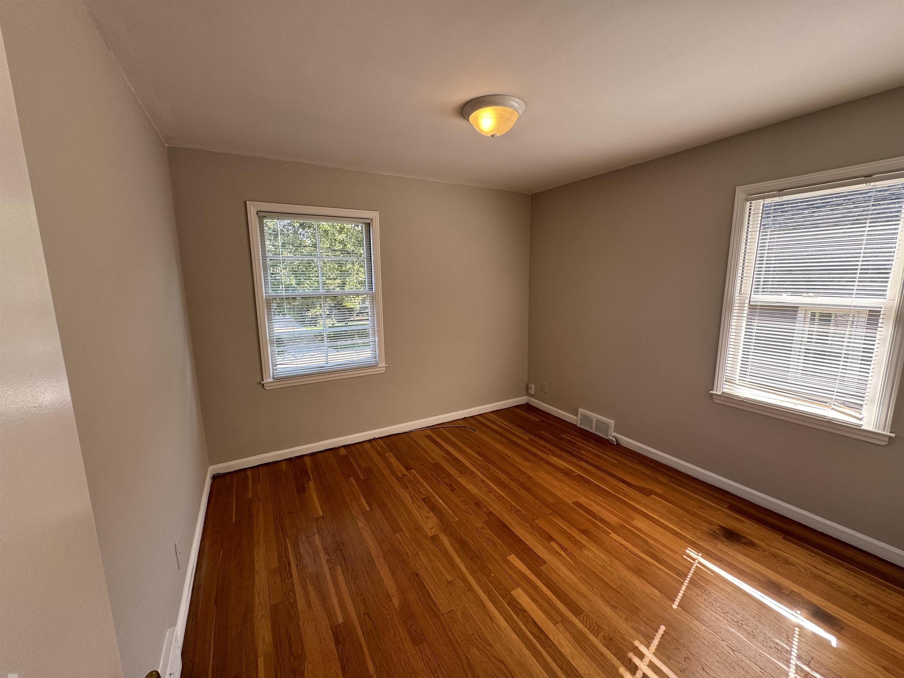 855 Neff Road Grosse Pointe, MI 48230 - Photo 10 of 13 50155482-b2a42ca3-0cbe-4312-a554-98a0281c9afa.JPG