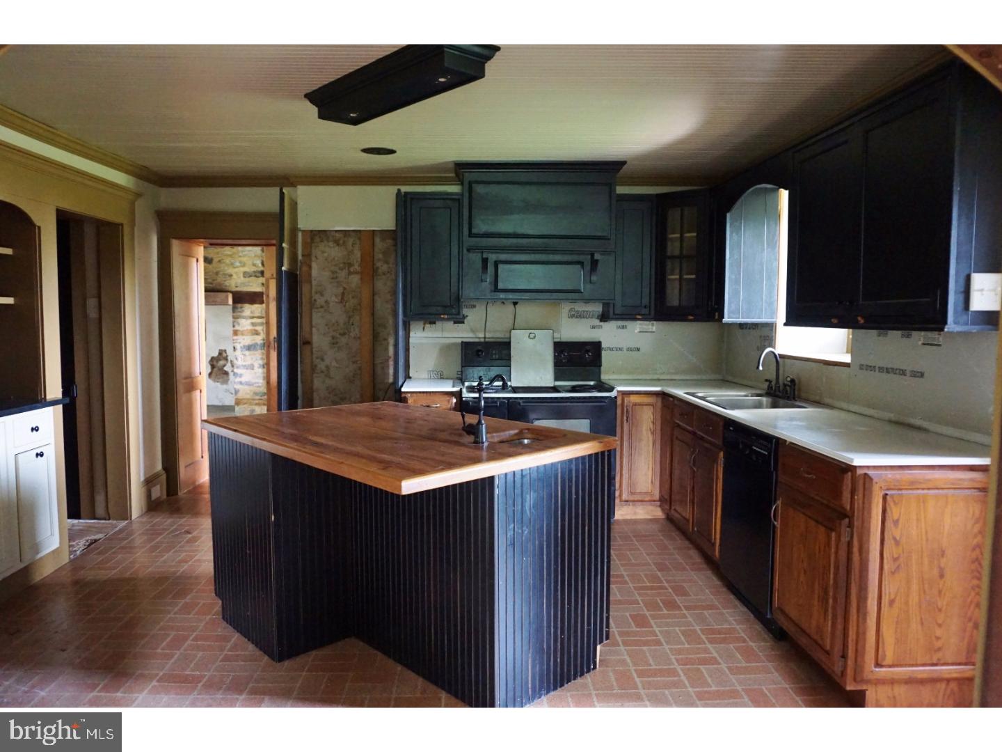 464 Ridge Road Telford, PA 18969 - Photo 4 of 25
