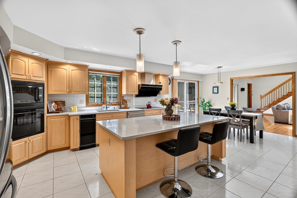 29 Page Road Weston, MA 02493 - Photo 5 of 34