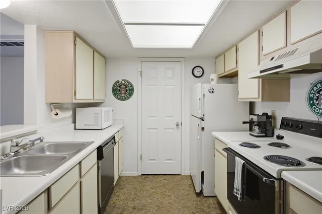 $155,000 | 3550 Bay Sands Drive, Unit 3033, Laughlin, NV 89029