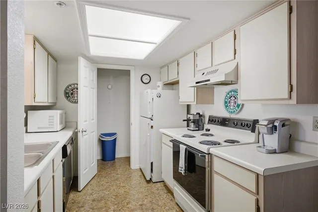 $155,000 | 3550 Bay Sands Drive, Unit 3033, Laughlin, NV 89029