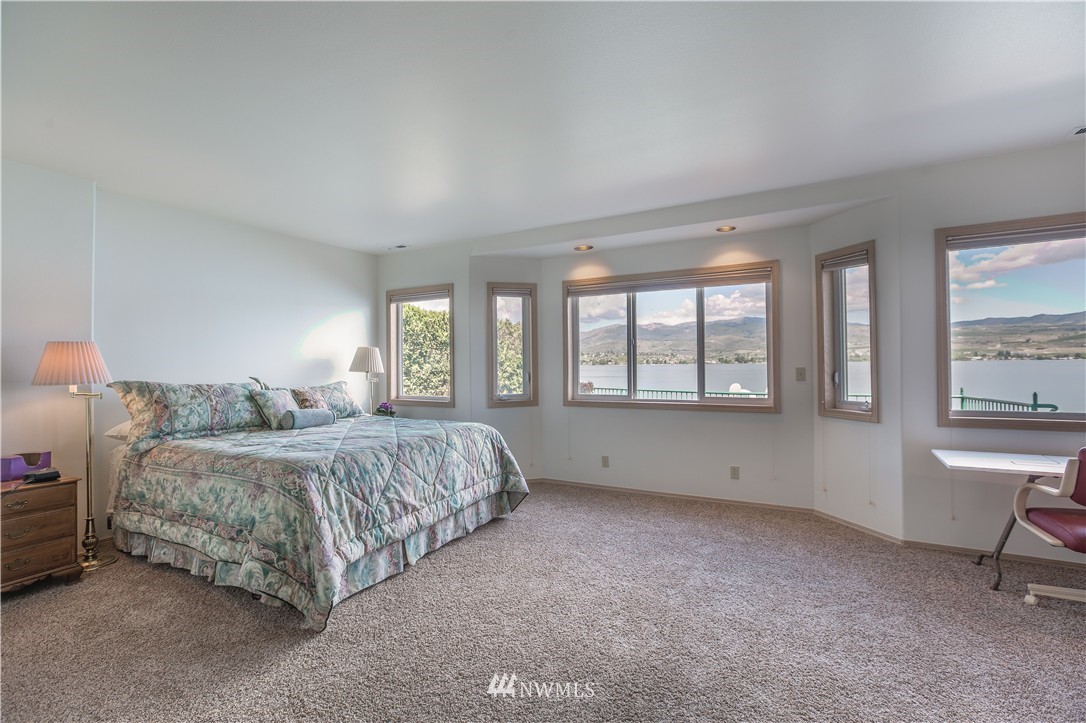 4176 South Lakeshore Road Chelan, WA 98816 - Photo 15 of 25 Gallery Image 15