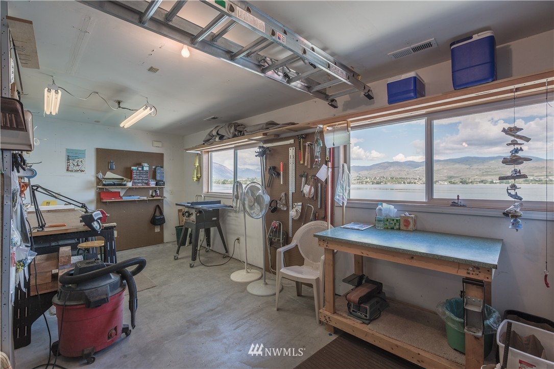 4176 South Lakeshore Road Chelan, WA 98816 - Photo 21 of 25 Gallery Image 21