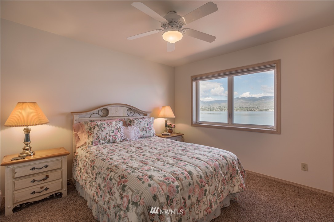 4176 South Lakeshore Road Chelan, WA 98816 - Photo 8 of 25 Gallery Image 8