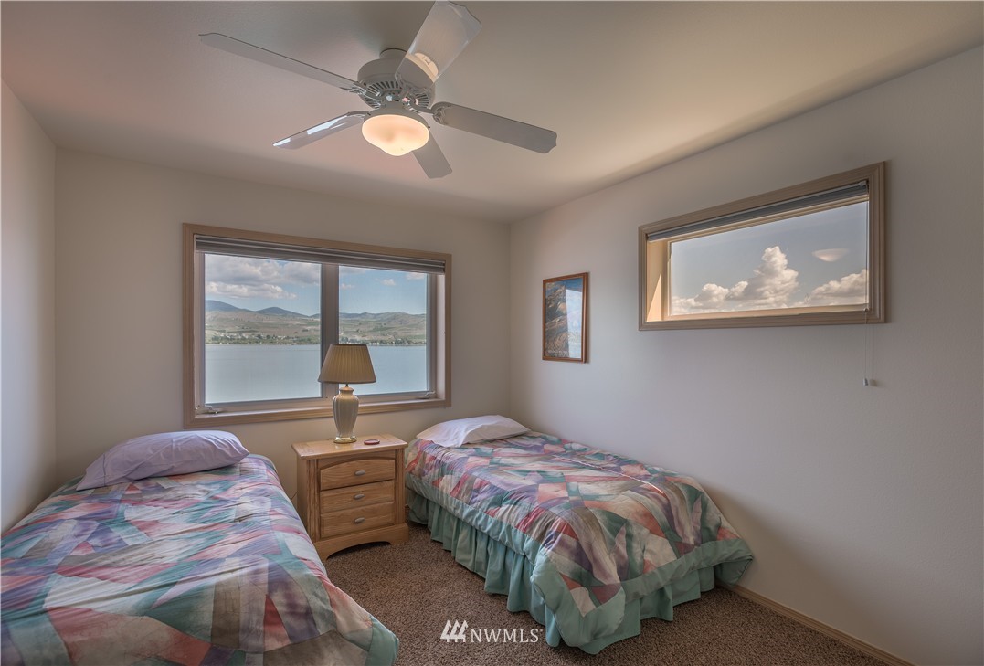 4176 South Lakeshore Road Chelan, WA 98816 - Photo 10 of 25 Gallery Image 10