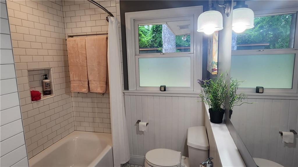 2132 Clairmont Road Decatur, GA 30033 - Photo 7 of 11 a bathroom with a toilet a sink and a bathtub