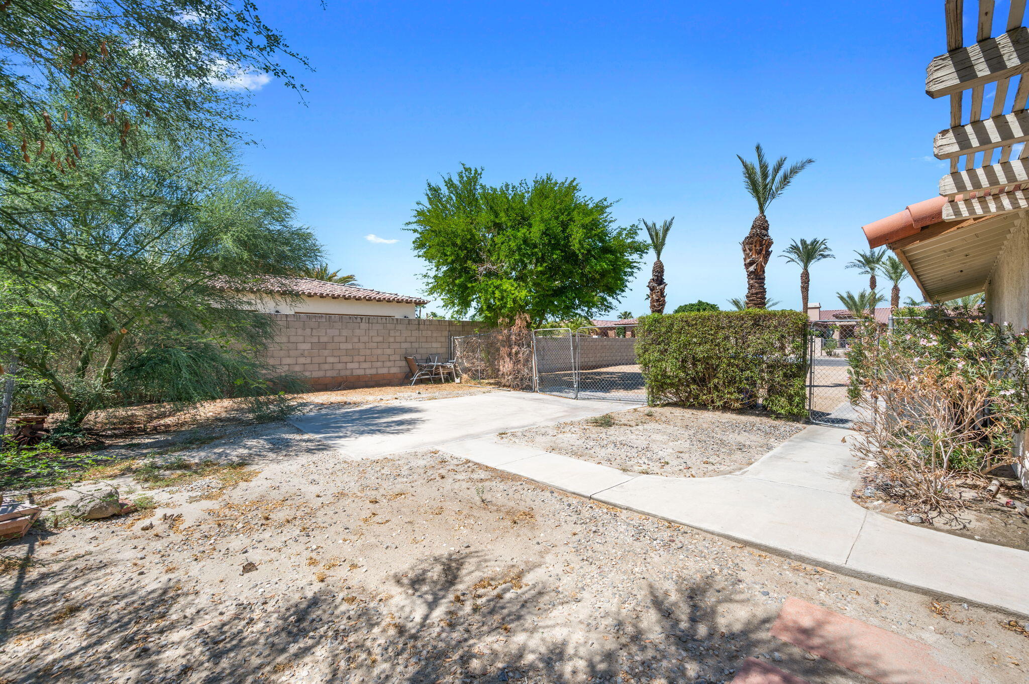 77725 Robin Road Palm Desert, CA 92211 - Photo 41 of 43 a view of a yard with a house