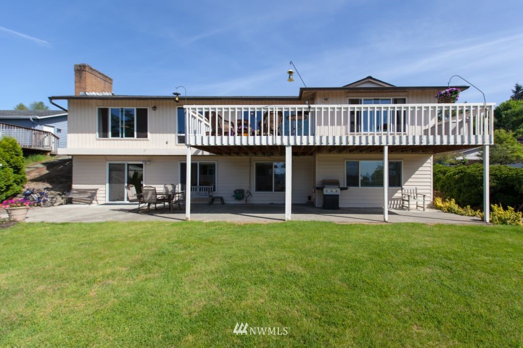1813 Kennewick Circle Southeast Renton, WA 98055 - Photo 2 of 25