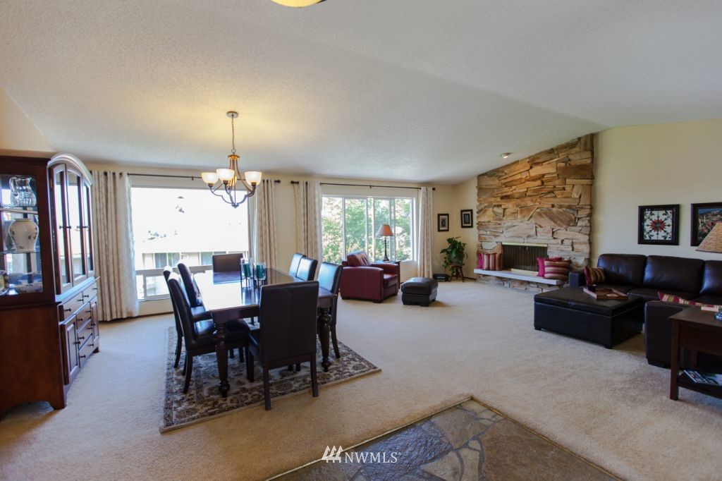 1813 Kennewick Circle Southeast Renton, WA 98055 - Photo 3 of 25