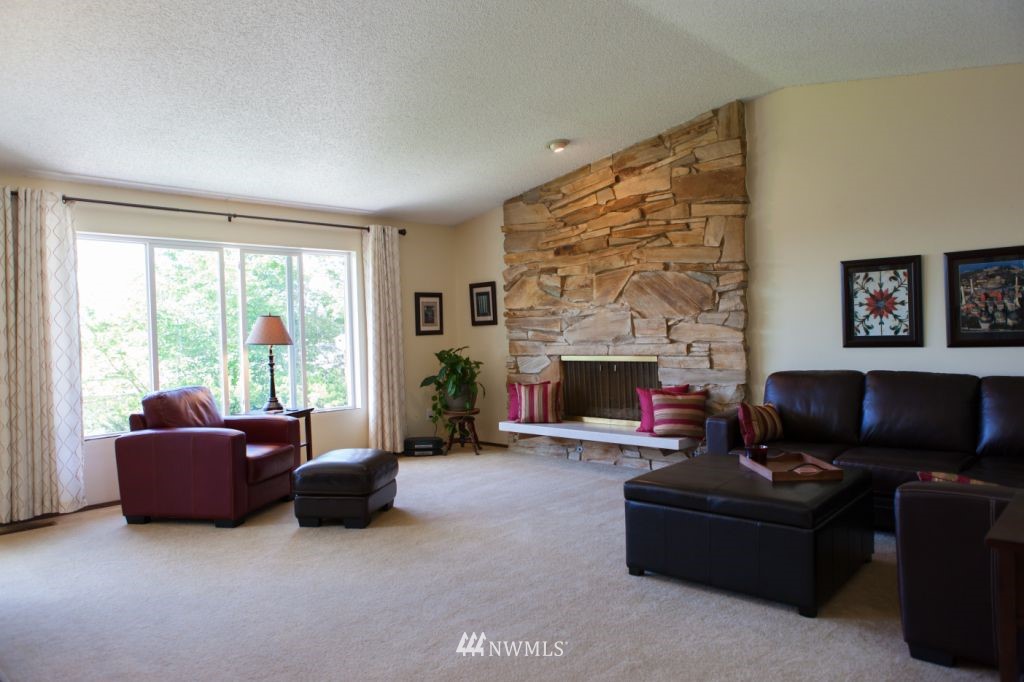 1813 Kennewick Circle Southeast Renton, WA 98055 - Photo 4 of 25