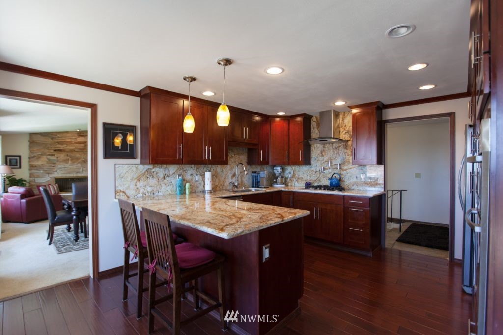 1813 Kennewick Circle Southeast Renton, WA 98055 - Photo 7 of 25