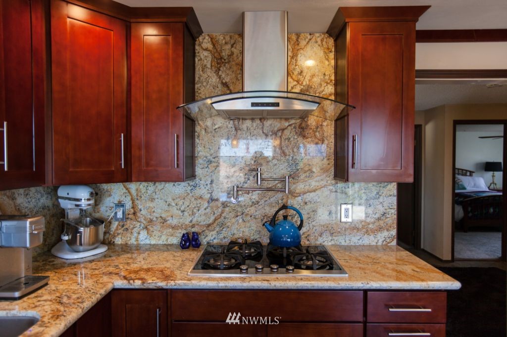 1813 Kennewick Circle Southeast Renton, WA 98055 - Photo 8 of 25
