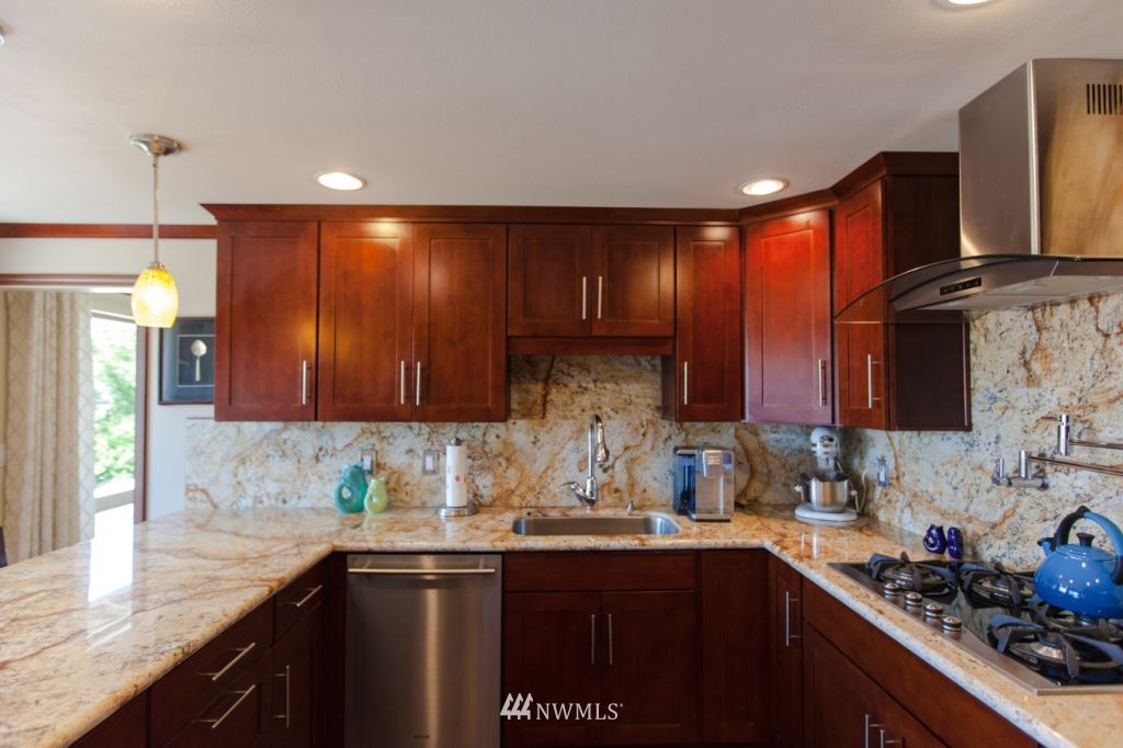1813 Kennewick Circle Southeast Renton, WA 98055 - Photo 10 of 25