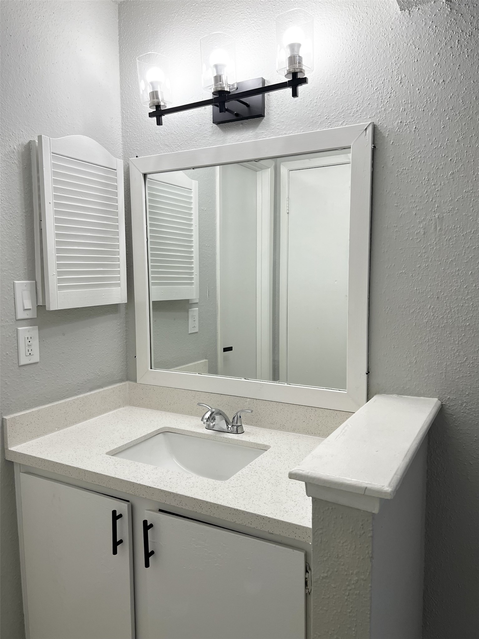 6200 West Tidwell Road, Unit 1901 Houston, TX 77092 - Photo 13 of 14 1/2 Bathroom