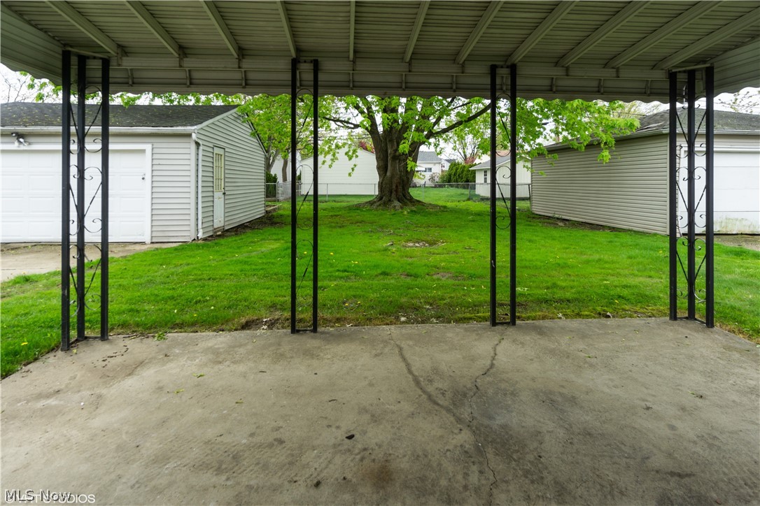 30112 Vineyard Road Willowick, OH 44095 - Photo 4 of 23