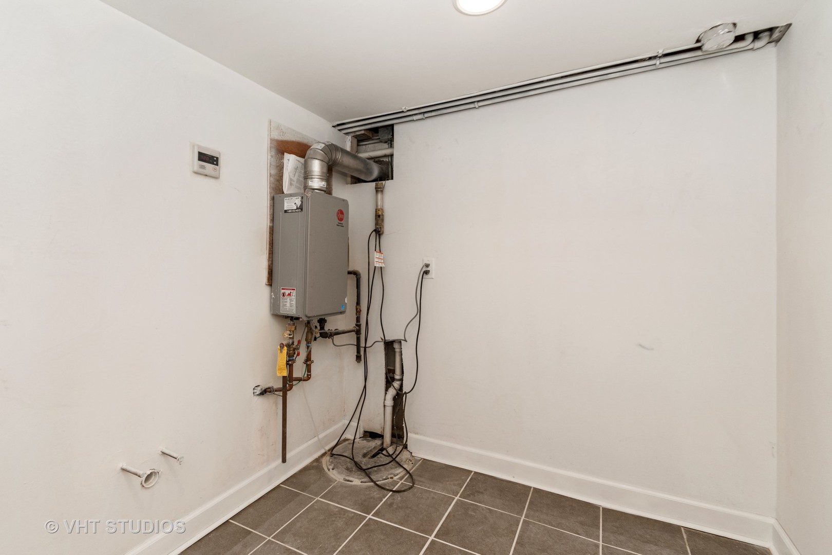 609 North Reed Street Joliet, IL 60435 - Photo 17 of 19 a view of a room with gym equipment