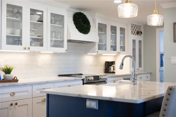 $685,000 | 3122 Regatta Circle, Sarasota, FL 34231